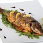 10379999-pesce-fritto-con-erbe-fresche-e-limone