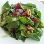 contorno-insalata-di-rapa-rossa-con-lattuga-e-noci