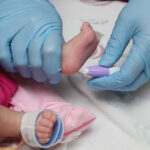 lo-screening-neonatale-un-metodo-efficace-per-preservare-la-salute-del-tuo-bambino
